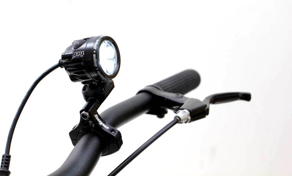 Review Hope Vision R4 LED Universal road.cc